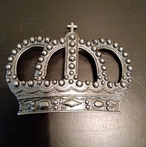 King crown belt buckle